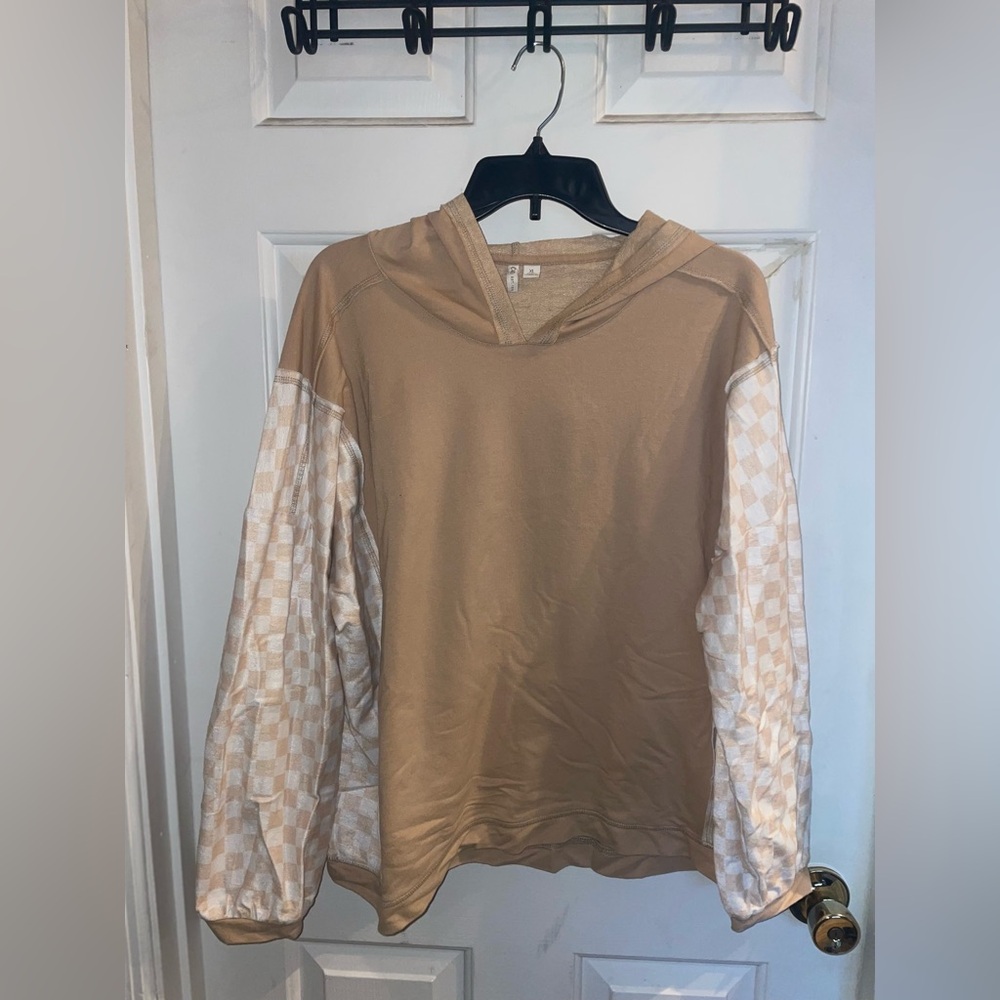 Tan checkered long sleeve size XL